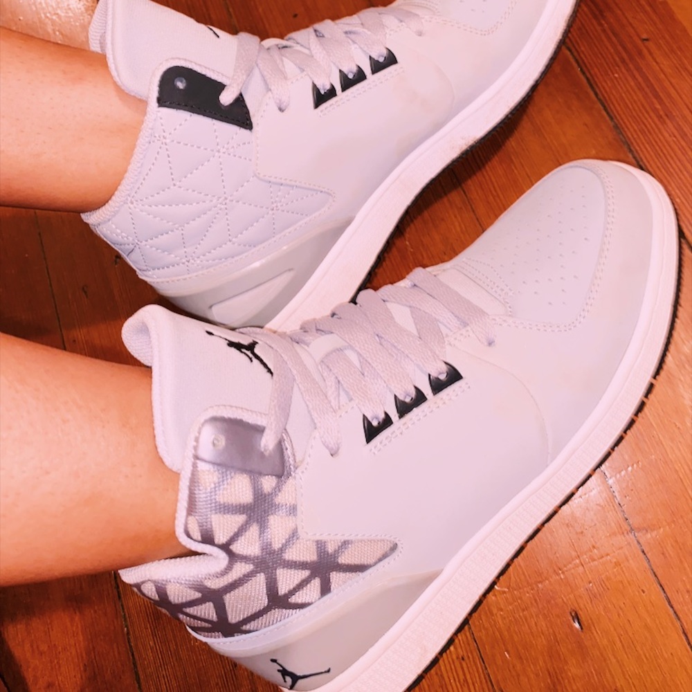 - Jordan 1 Flight 3 women’s